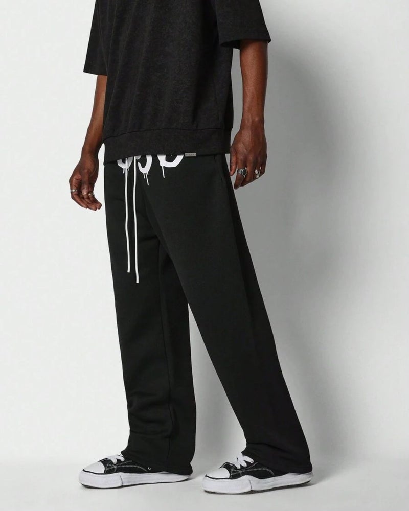 فلاينوف بنطلون رياضي أسود مطبوع "1996" بقصة فضفاضة - Image 3